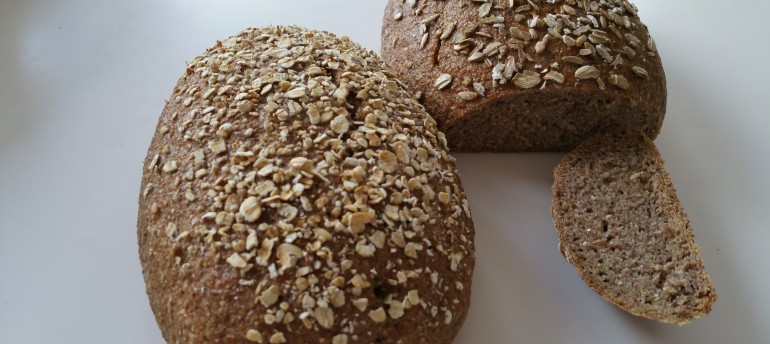 Rugbrød med bygg. En oppskrift fra Danmark.