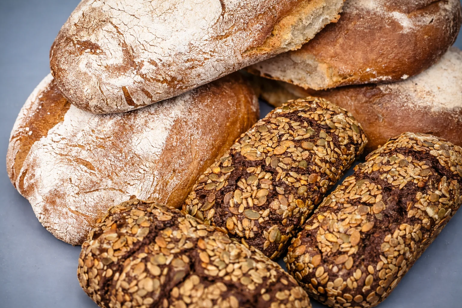 Brød frå påskebakinga med gamle kornslag