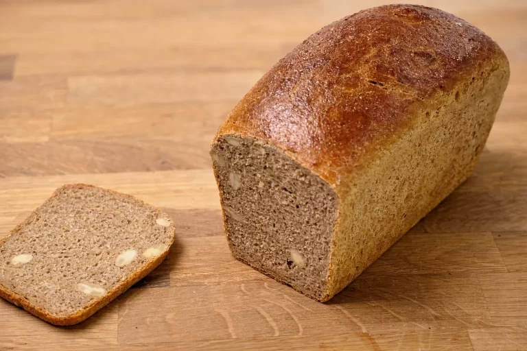 Mandelkern-Dinkel-Emmer-Vollkornkasten: 100 % urkorn, 20 % mandel