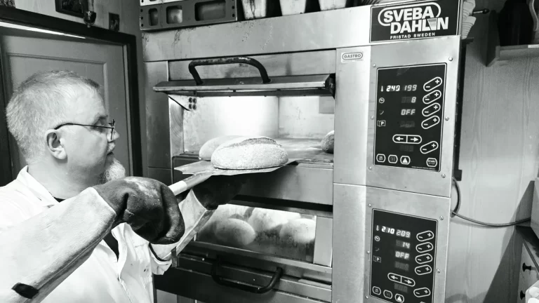 Kveitebrød med rugsurdeig